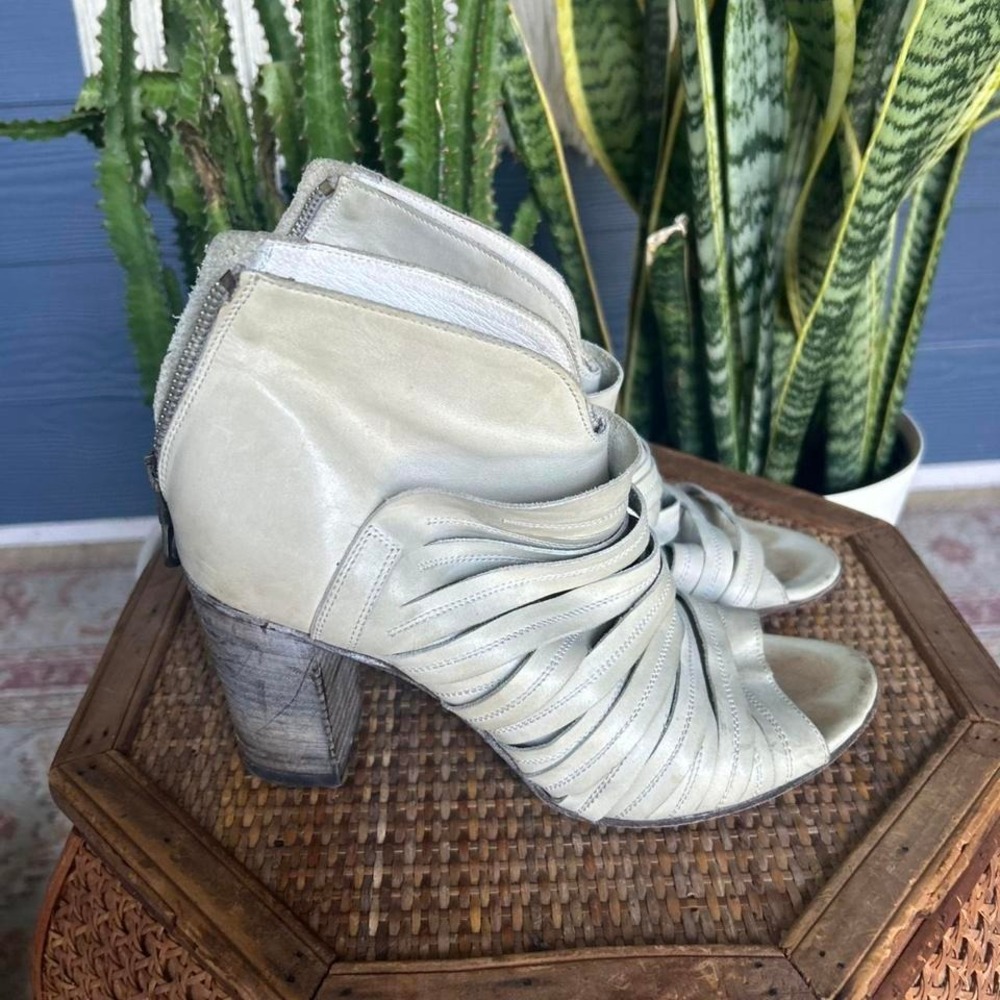 Carlo‎ Cecchini Roma light blue sea foam leather peep toe stacked wooden heel